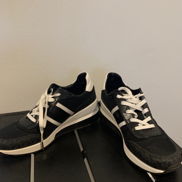 Michael Korea wedge sneaker - Picture 2 of 4